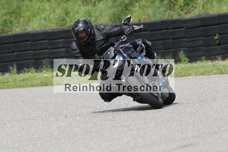 Archiv-2025/10 23.04.2025 Cornu Master School ADR/rot-rouge/35